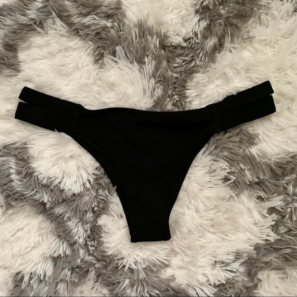 Cheeky bikini bottoms